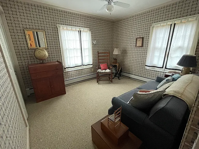 Bedroom 5 (Queen pull out couch, standard closet, bureau)