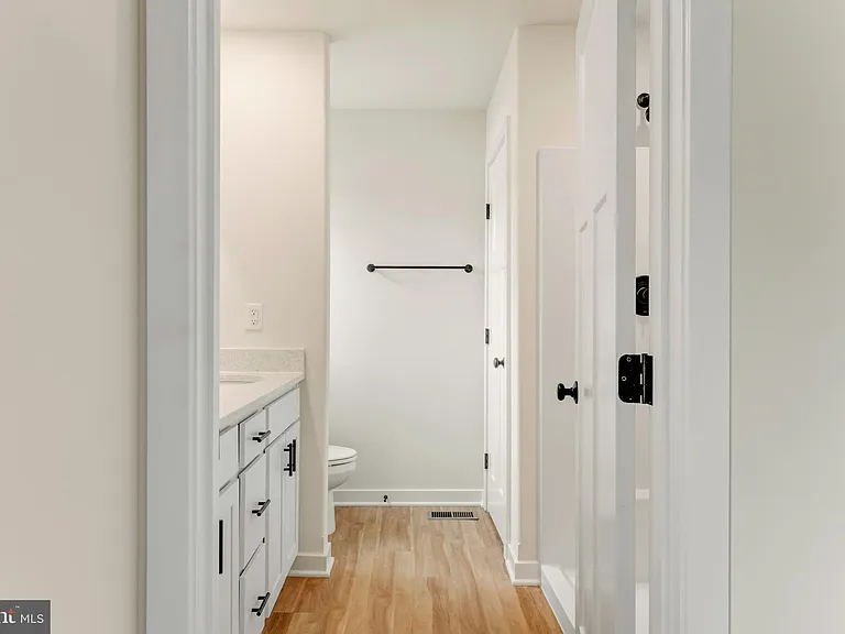 17 Carol St — Photo 31