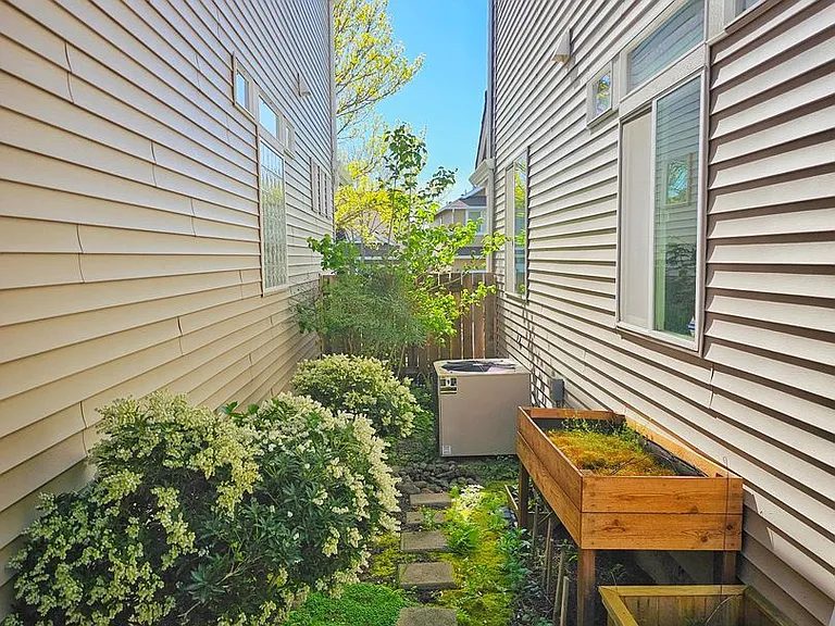6630 Francis Ave SE — Photo 23