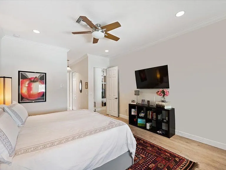 8152 Butler Greenwood Dr — Photo 14