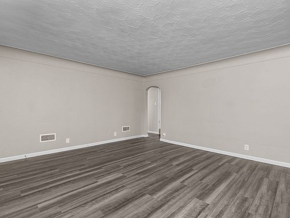 5th image of 204 S Central Ave