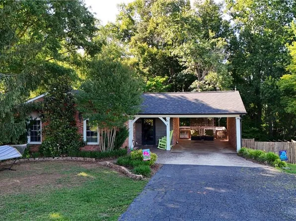 488 Shoals Rd, Pinnacle, NC 27043