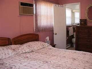 4th image of 9 Linda Ln