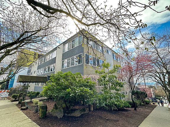 4th image of 433 Belmont Ave E #303