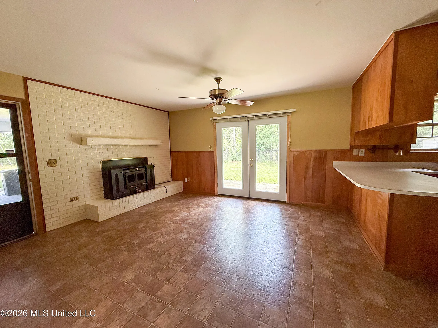 3 bed, 1.5 bath, 1269 sqft, $1,250 — Photo 4