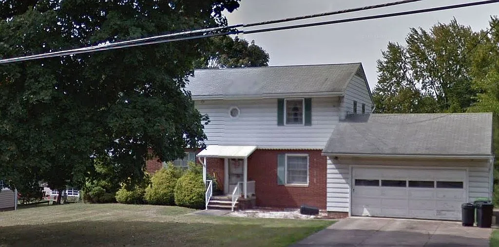 362 Elm Ave photo 1