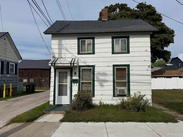910 3rd Ave S, Escanaba, MI 49829