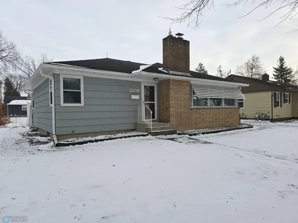 2109 7th St N, Fargo, ND 58102