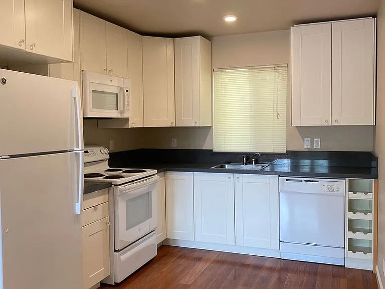 321 I St — Photo 1