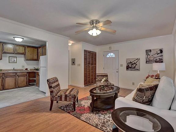 4th image of 385 Larkspur Dr Unit B