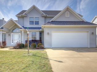 821 Bluegrass Ln, Champaign, IL 61822