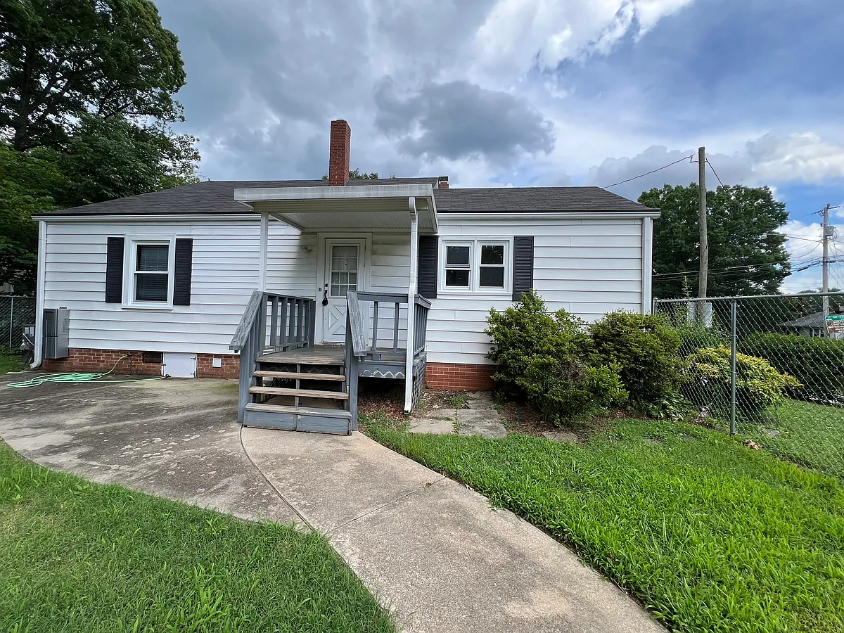 Building Photo - 2601 Stratford Dr