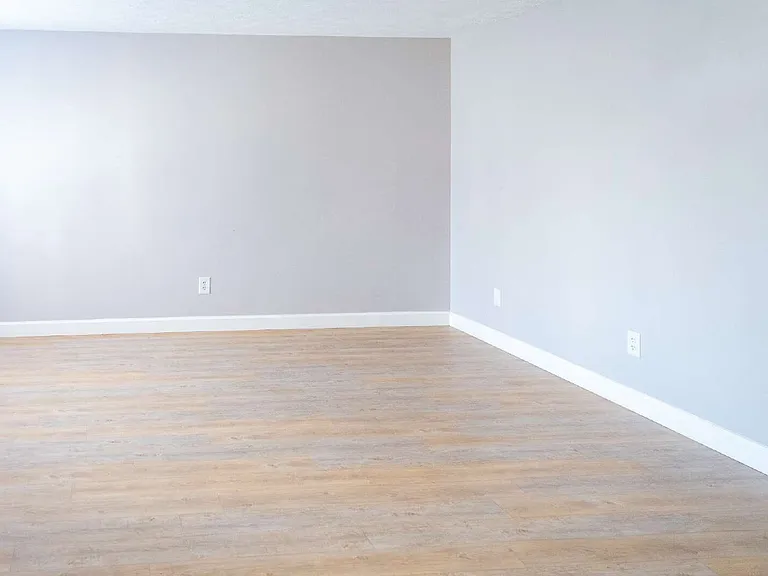1029 Bradley Cir — Photo 3