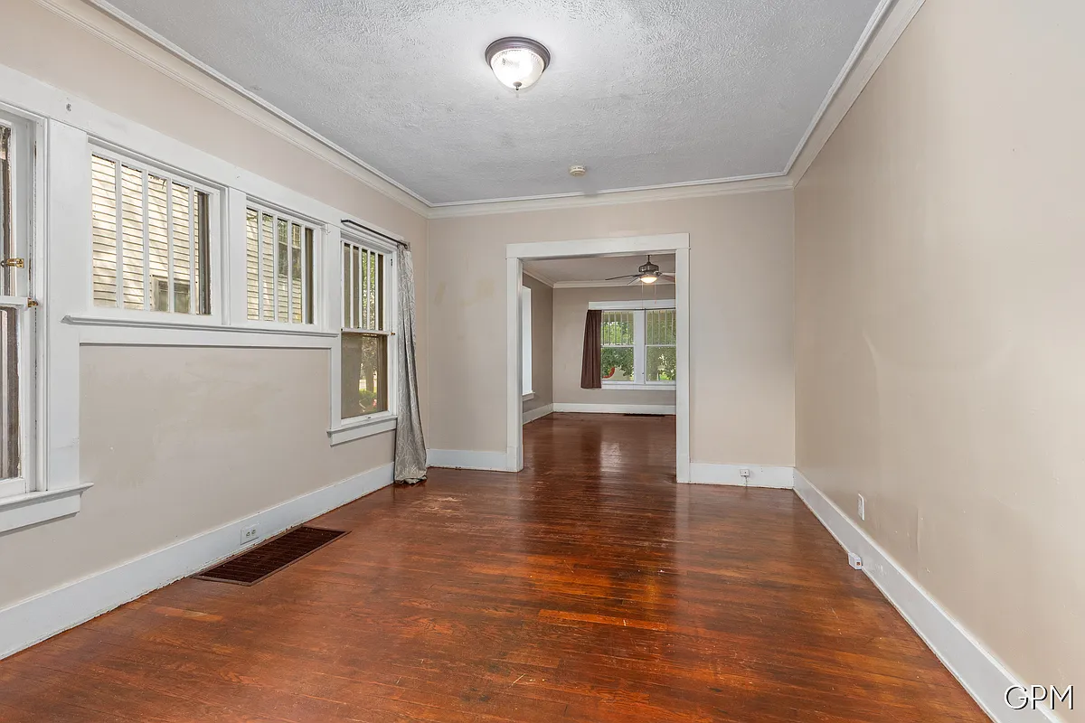 3 bed, 1.5 bath, 1700 sqft, $1,800 — Photo 4