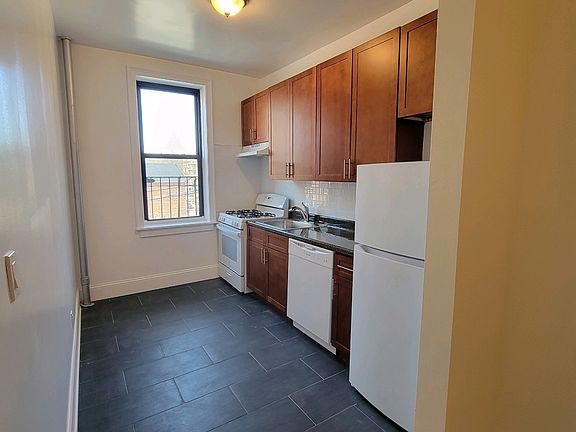 3rd image of 3401 Parsons Blvd APT A4
