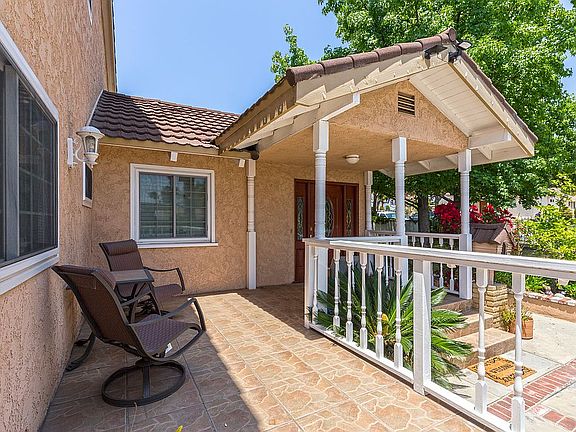 2nd image of 709 S Bel Aire Dr