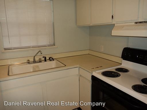 2nd image of 811 Colony Dr