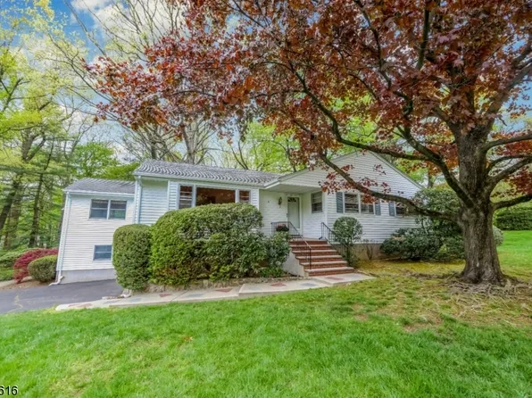 31 Woodland Dr, Woodcliff Lake Boro, NJ 07677