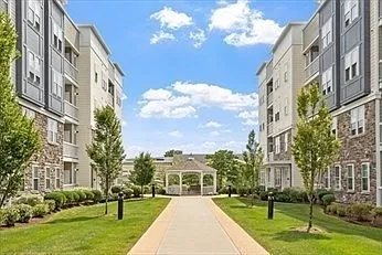 2 bed, 2.0 bath, 1480 sqft, $3,900 — Photo 2