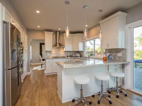 5th image of 801 Lurline Dr
