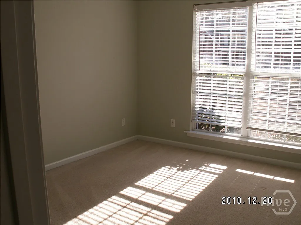 3 bed, 2.0 bath, 1678 sqft, $2,300 — Photo 2