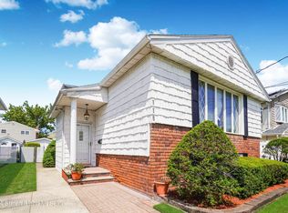 118 Fieldstone Rd, Staten Island, NY 10314