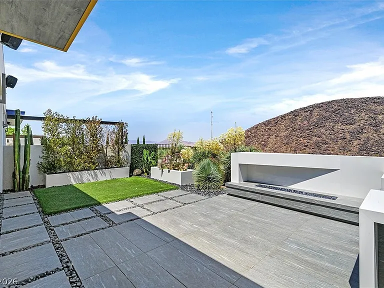 692 Scenic Cliff Dr — Photo 32