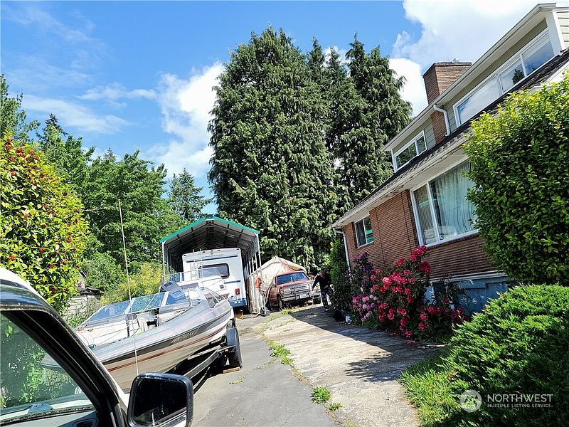 3rd image of 522 NE 127th Street