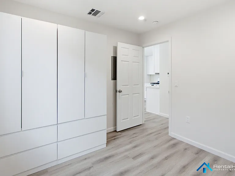 7404 Lemp Ave — Photo 8