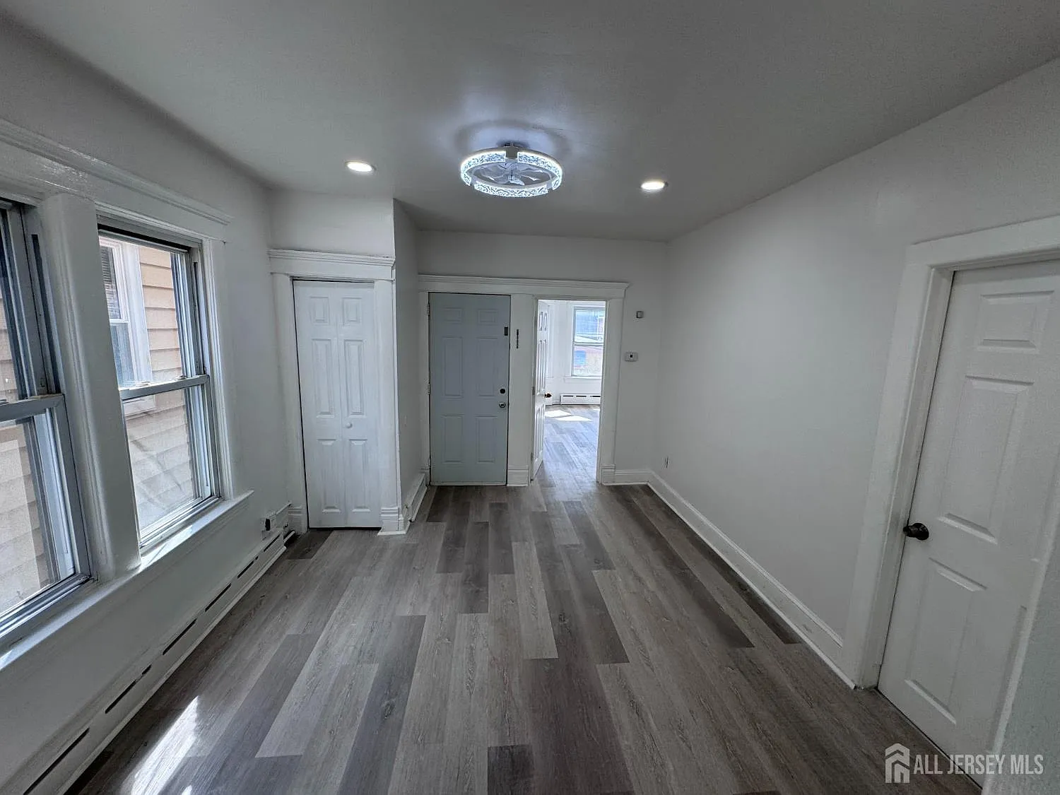 3 bed, 1.0 bath, $2,500 — Photo 3
