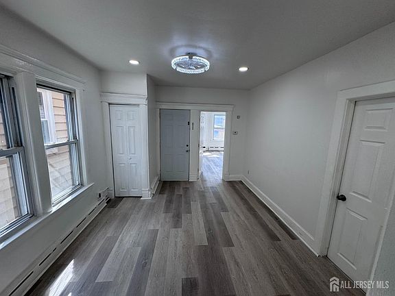 3rd image of 164 Lynd St Floor 2