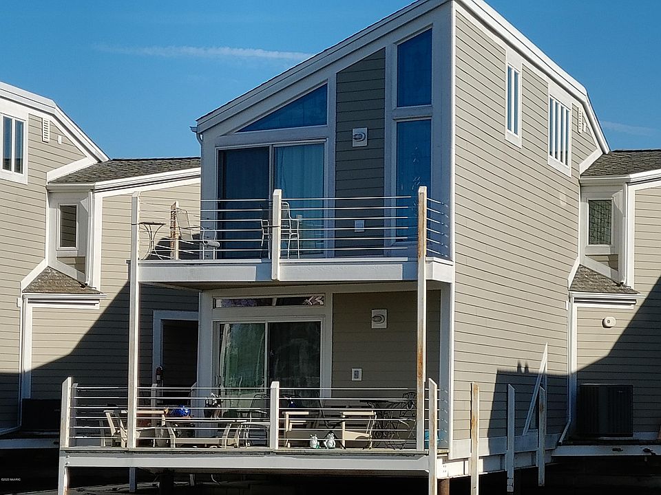 1st image of 22 Harbor Lndg