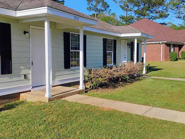 3935 Rodnor Forest Ln — Photo 1
