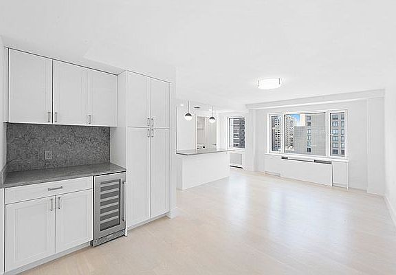 4th image of 920 Park Ave #8BC