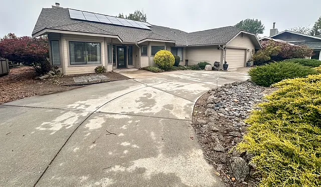 23891 Shoreline Ct — Photo 1
