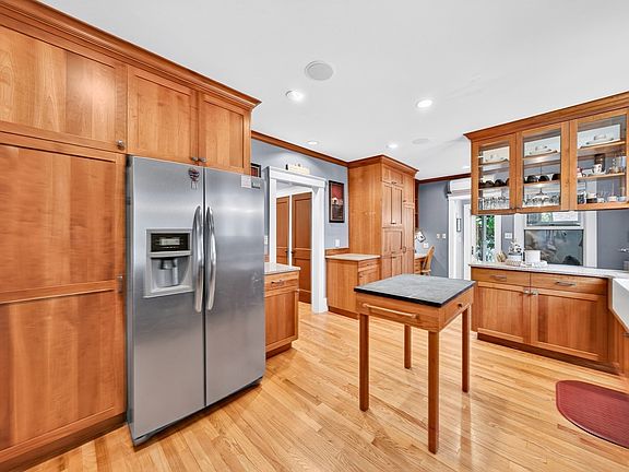 2nd image of 33 Union St