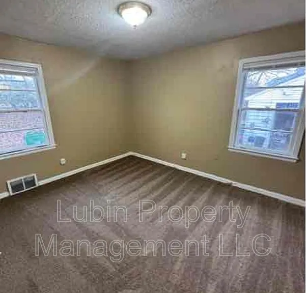 2037 Durham Ave — Photo 4