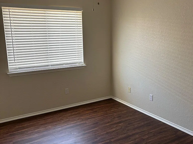 1403 Haley Gray Dr — Photo 17