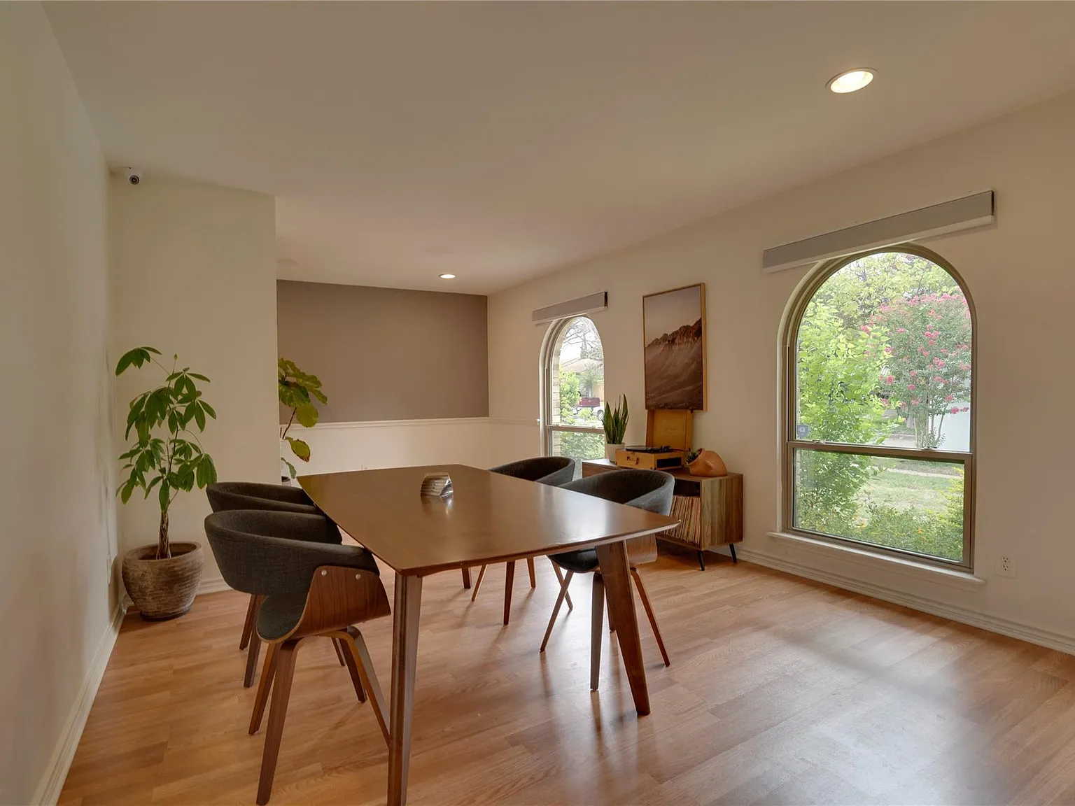 3 bed, 1732 sqft, $2,600 — Photo 4