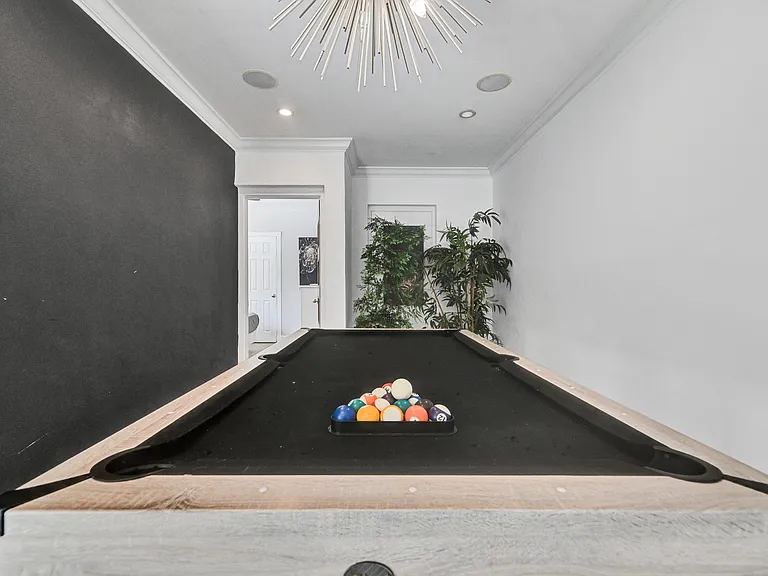 2590 NE 200th St — Photo 50