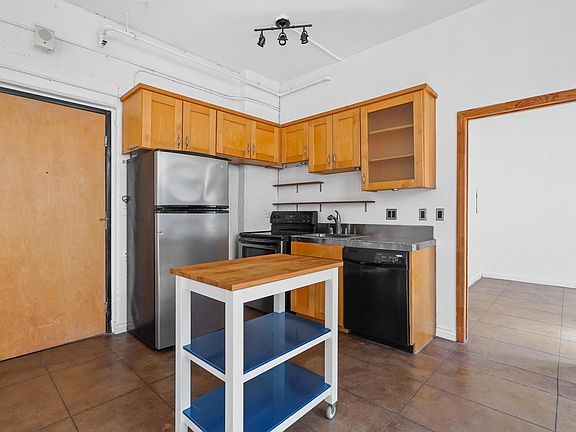 5th image of 215 W 7th St APT 910