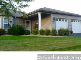 951 Carriage Hills Dr, Chaska, MN 55318