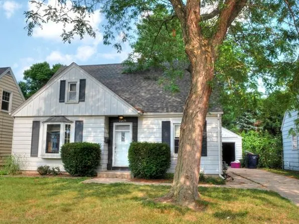 2208 S 83rd St, West Allis, WI 53219