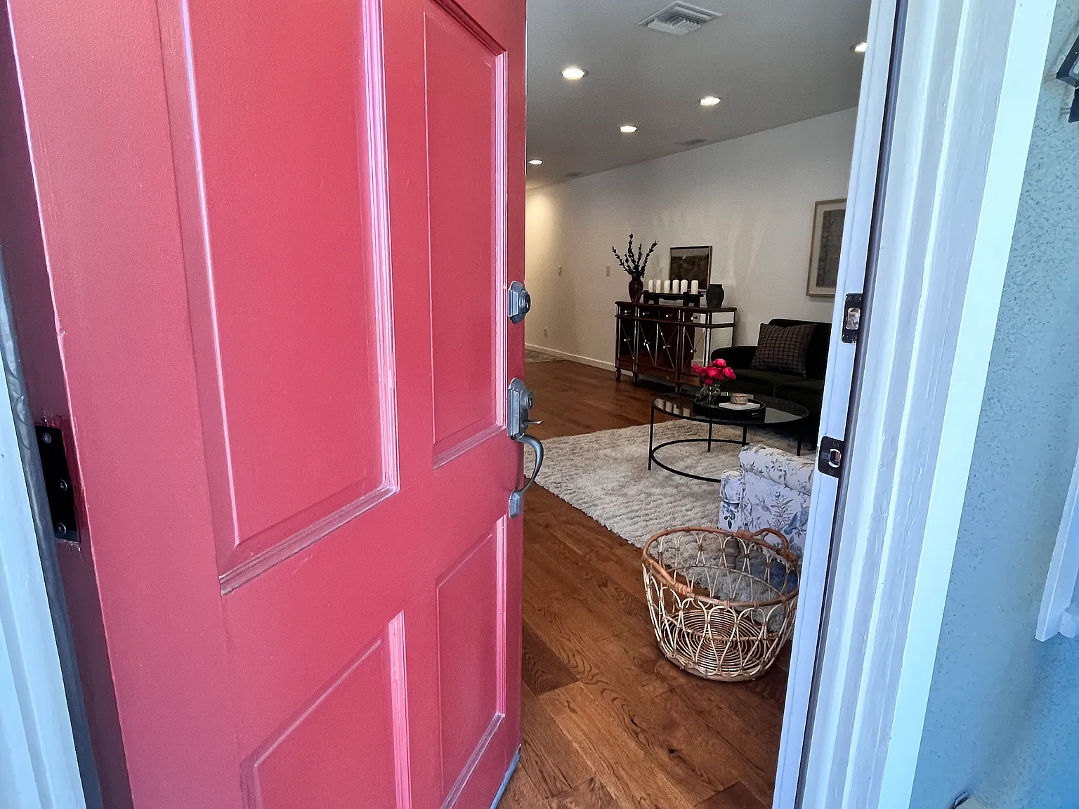 2 bed, 900 sqft, $3,750 — Photo 4