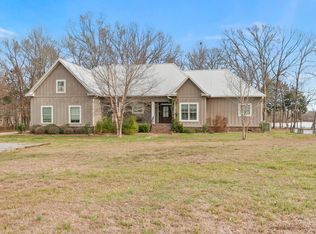 102 Point Dr, Demopolis, AL 36732