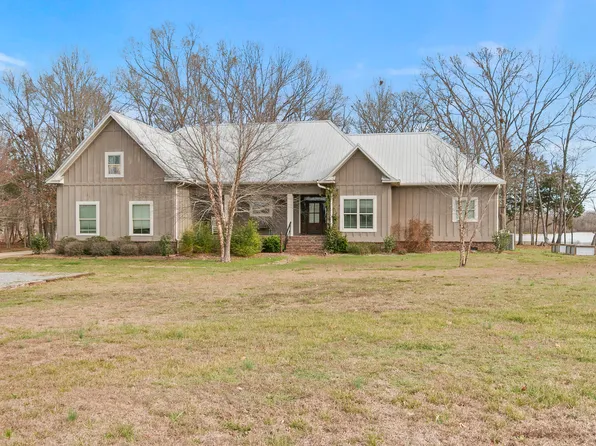 102 Point Dr, Demopolis, AL 36732