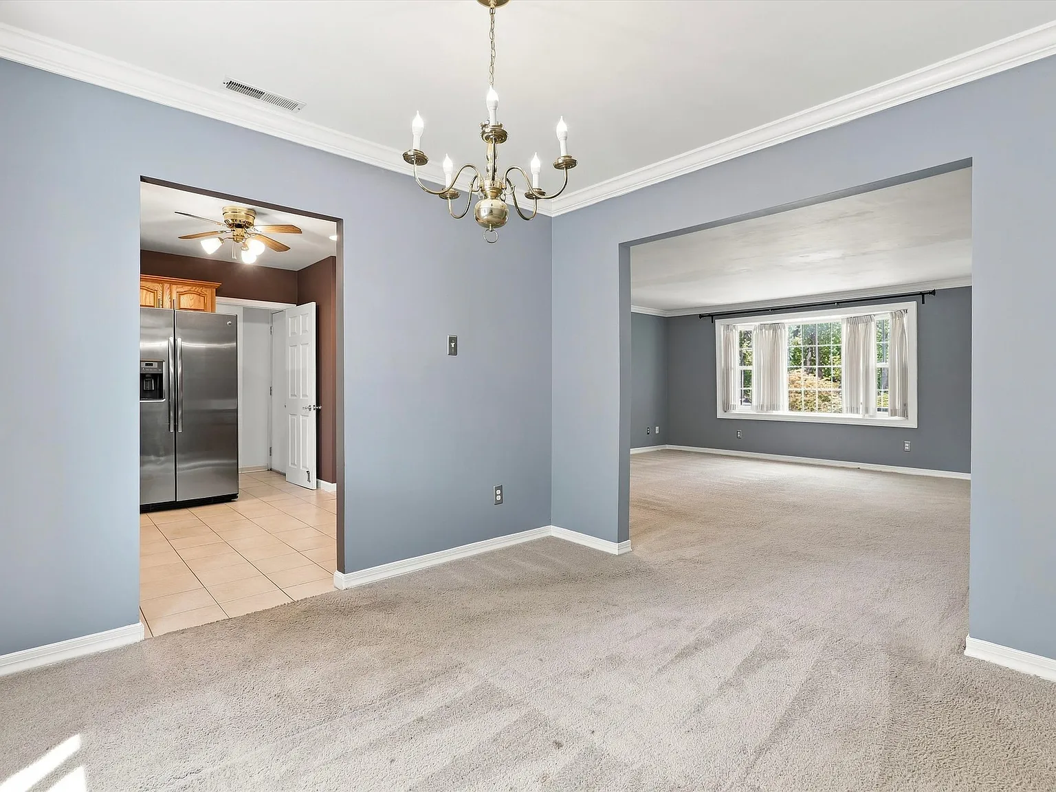 3 bed, 1389 sqft, $3,300 — Photo 3