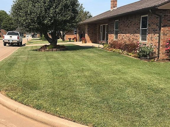 2nd image of 108 Oak Dr