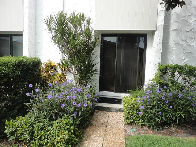 Beautifully updated - 2BR/2BA Villa on Venice Island — Photo 2