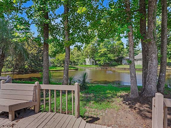 2nd image of 104 Hickory Dr.